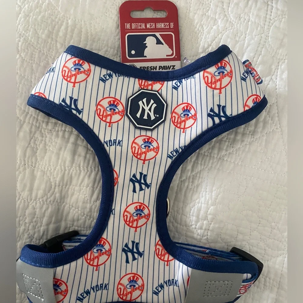 Fresh Pawz New York Yankees DogHarness size small